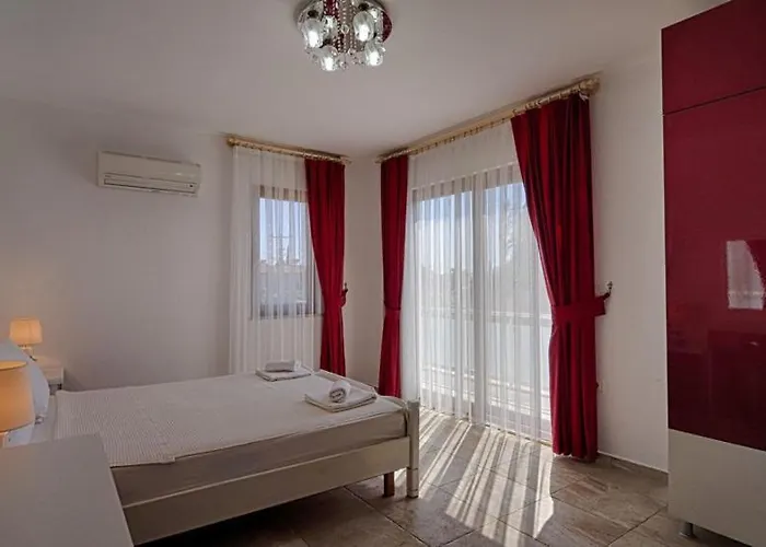 With Private Pool And Private Garden In Dalyan 别墅