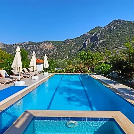 With Private Pool And Private Garden In Dalyan فيلة *