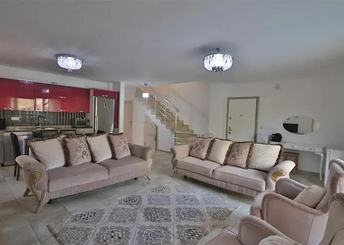 With Private Pool And Private Garden In Dalyan فيلة