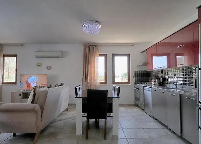 With Private Pool And Private Garden In Dalyan فيلة *